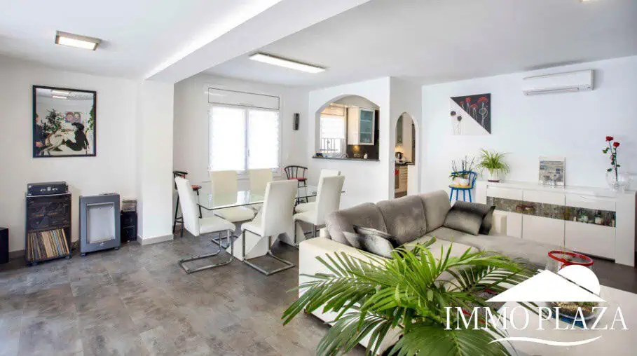 Mooie gerenoveerde gelijkvloerse villa – 3 slaapkamers – 2 badkamers – garage – Empuriabrava