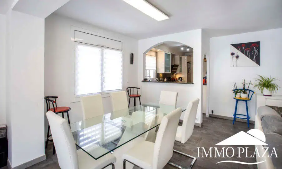 Mooie gerenoveerde gelijkvloerse villa – 3 slaapkamers – 2 badkamers – garage – Empuriabrava