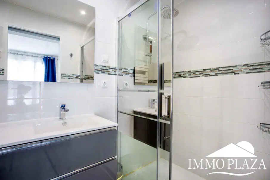 Mooie gerenoveerde gelijkvloerse villa – 3 slaapkamers – 2 badkamers – garage – Empuriabrava