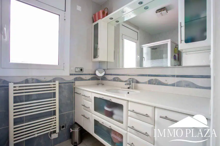 Mooie gerenoveerde gelijkvloerse villa – 3 slaapkamers – 2 badkamers – garage – Empuriabrava