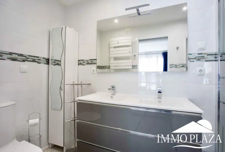 Mooie gerenoveerde gelijkvloerse villa – 3 slaapkamers – 2 badkamers – garage – Empuriabrava