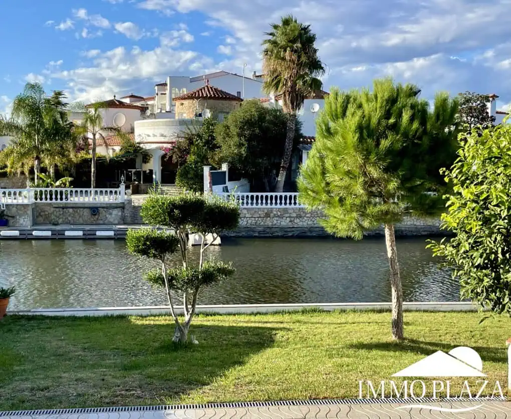 31102023173110_3259_IPH77 RESERVED! Beautiful single storey house, very sunny, 15m mooring, wide canal, 4 private parking spaces, pool possible!