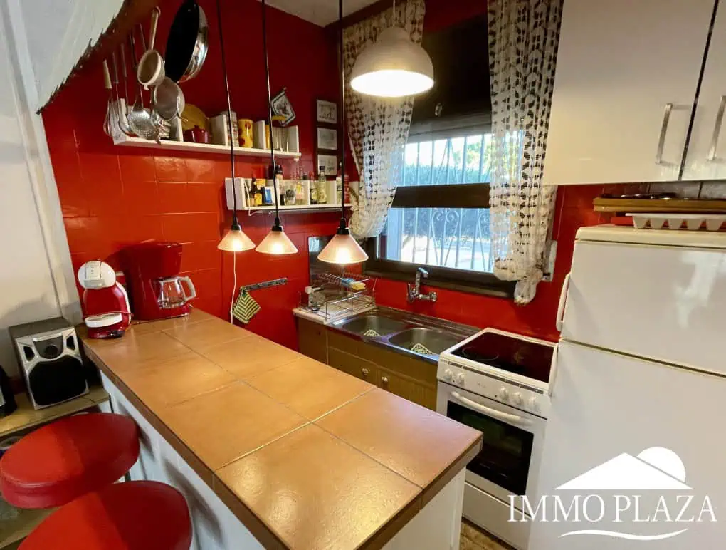 RESERVED! Beautiful single storey house, very sunny, 15m mooring, wide canal, 4 private parking spaces, pool possible!
