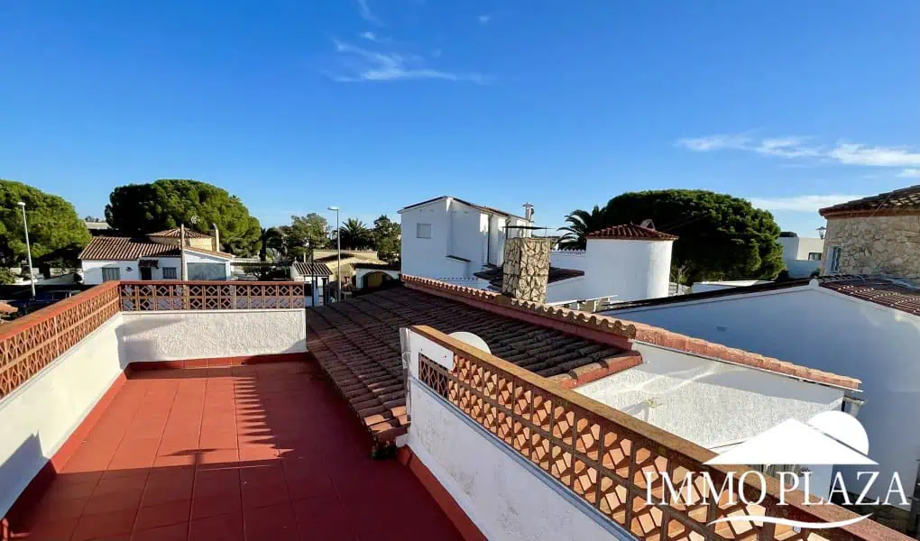 RESERVED! Beautiful single storey house, very sunny, 15m mooring, wide canal, 4 private parking spaces, pool possible!