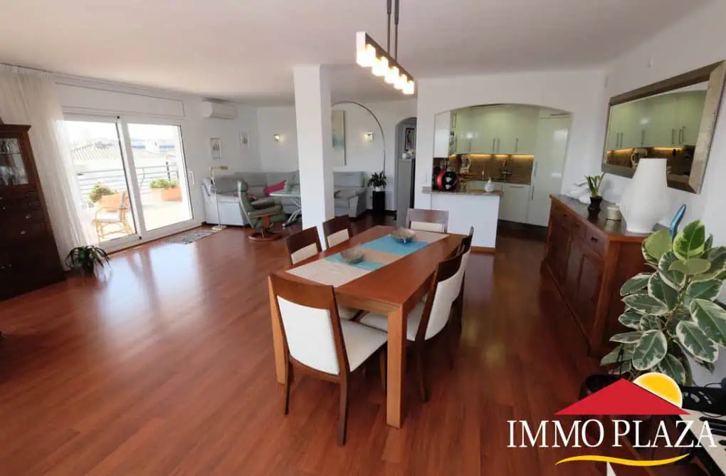 Beautiful and spacious apartment near the beach – 2 bedrooms – 45m2 terrace – Center of Empuriabrava, Costa Brava