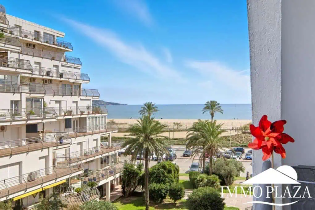 Spacious apartment with sea and canal views, 2 terraces and 2nd line of sea Empuriabrava – Costa Brava