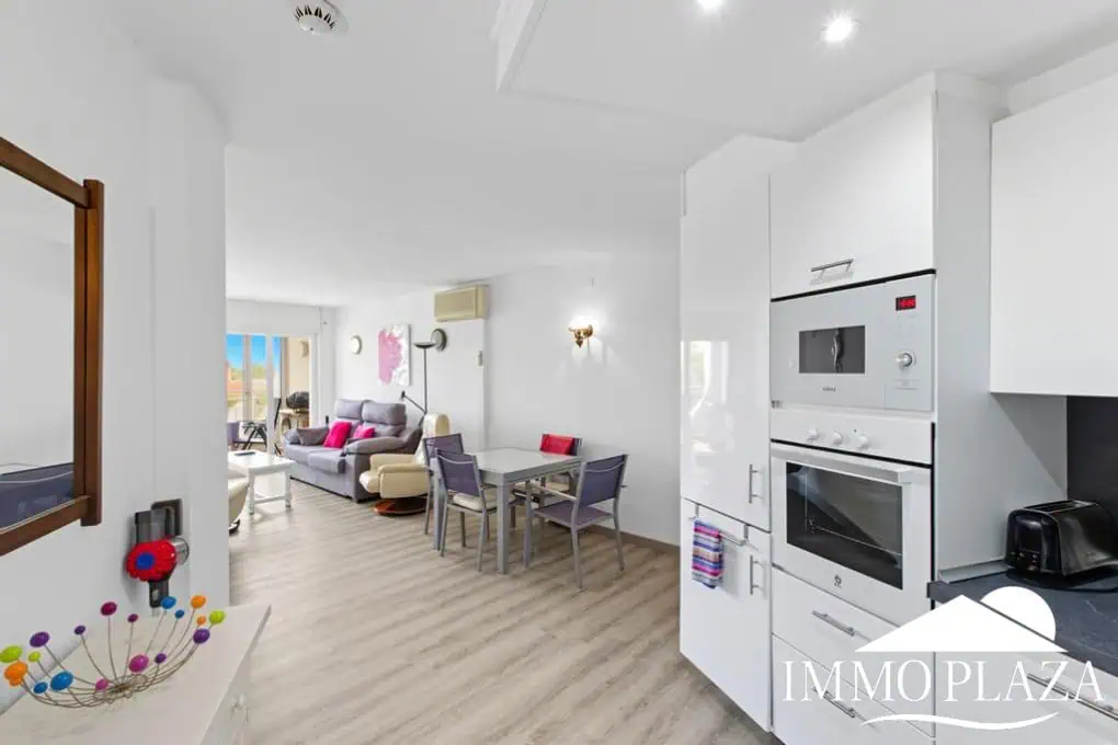 Spacious apartment with sea and canal views, 2 terraces and 2nd line of sea Empuriabrava – Costa Brava