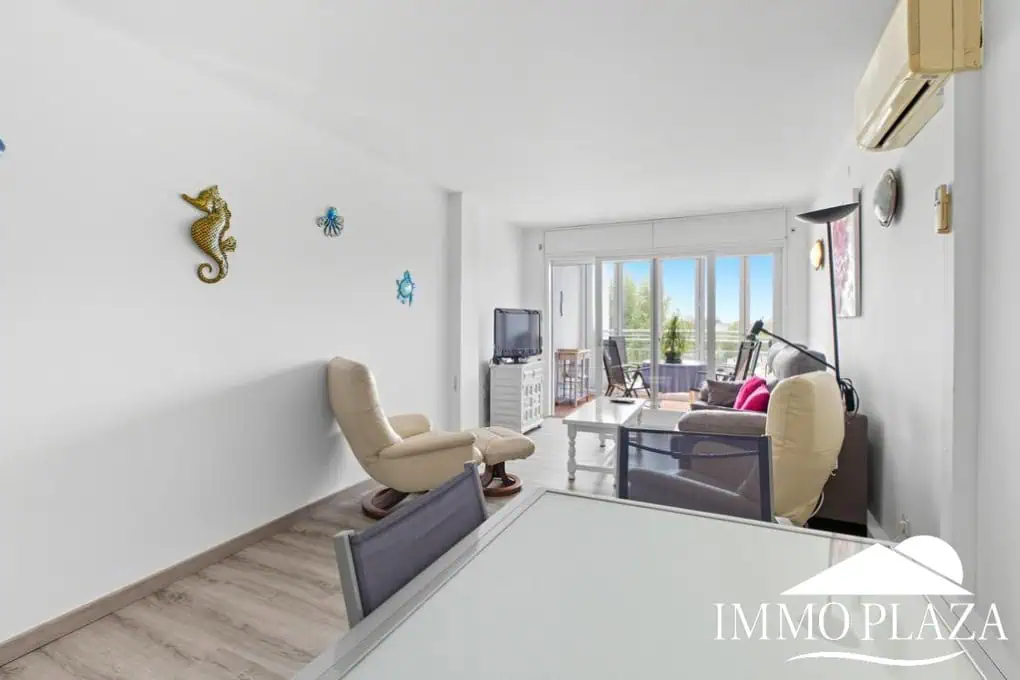 Spacious apartment with sea and canal views, 2 terraces and 2nd line of sea Empuriabrava – Costa Brava