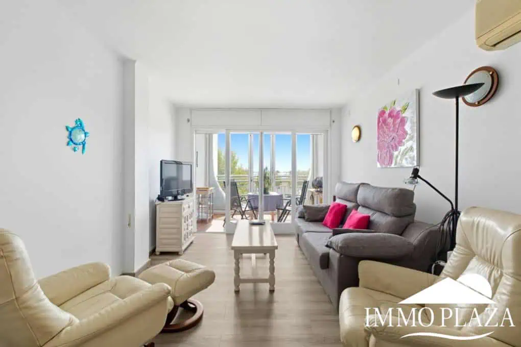 Spacious apartment with sea and canal views, 2 terraces and 2nd line of sea Empuriabrava – Costa Brava