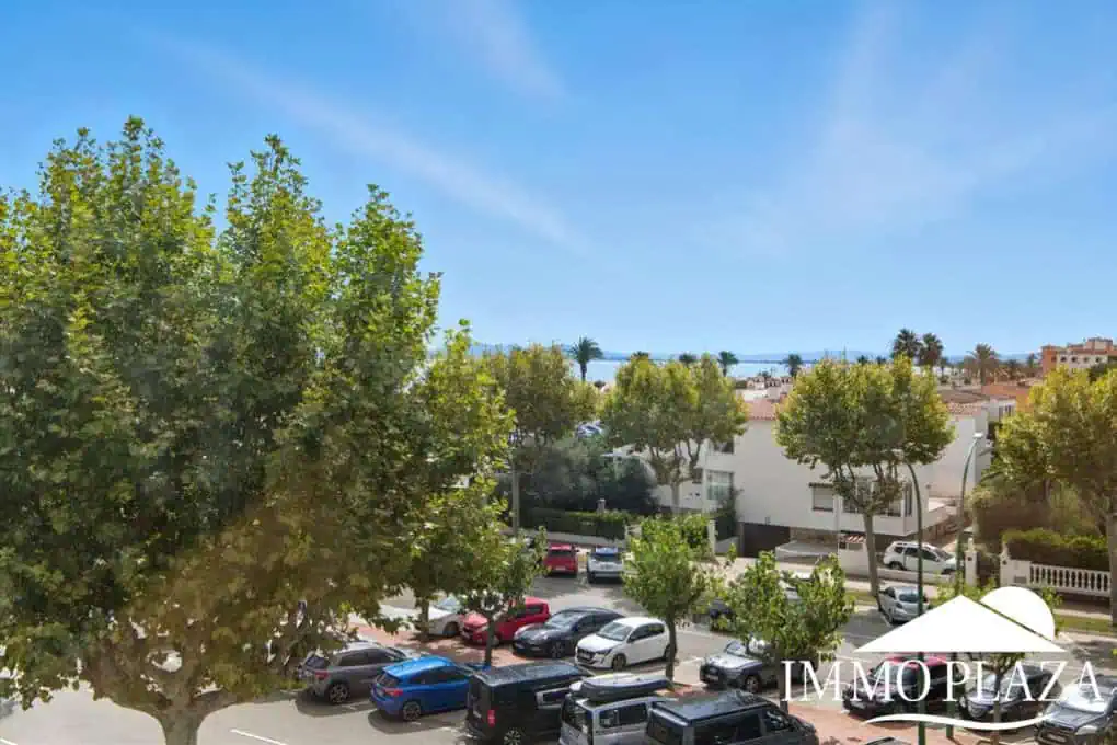 Spacious apartment with sea and canal views, 2 terraces and 2nd line of sea Empuriabrava – Costa Brava