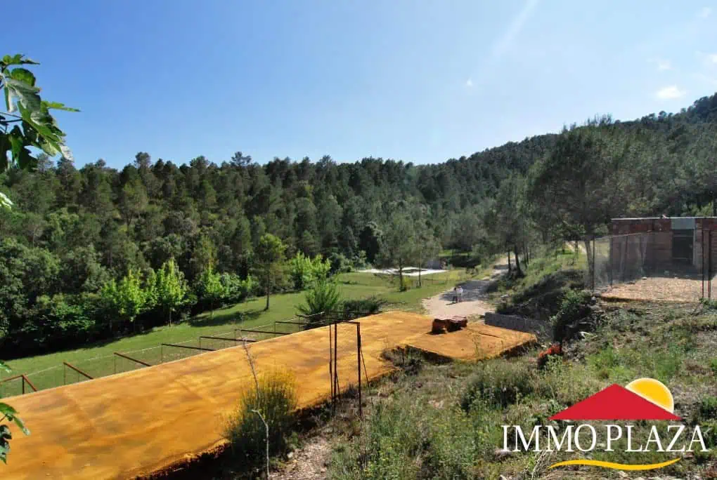 Idyllic valley with ruin, three wells and swimming pool, ideal for camping – Sant Llorenc de la Muga – photo 2
