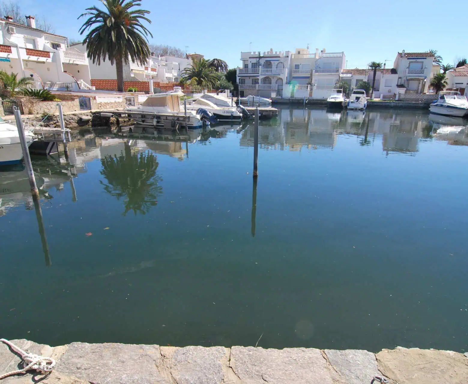 01042015172557_100 Private mooring for a motorboat 7 X 3M in Port Llobregat – Empuriabrava – Gerone