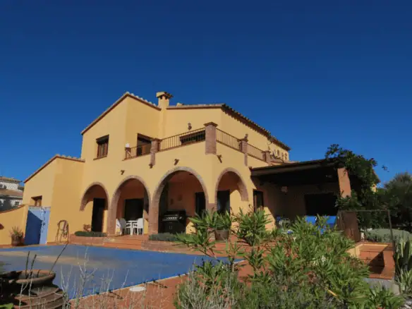 OPPORTUNITY: Splendid Villa in Peralada Golf with breathtaking views of the Pyrenees – Costa Brava