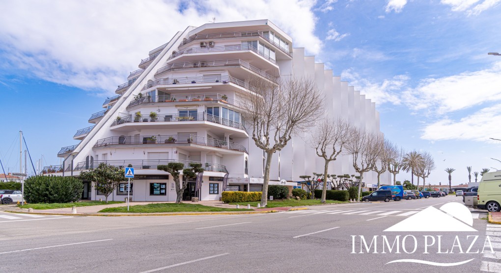 Sea view corner apartment (170m2) next to the beach, in the center of Empuriabrava. TOURIST LICENCE. 2 bedrooms, 60m2 terraces! – photo 8