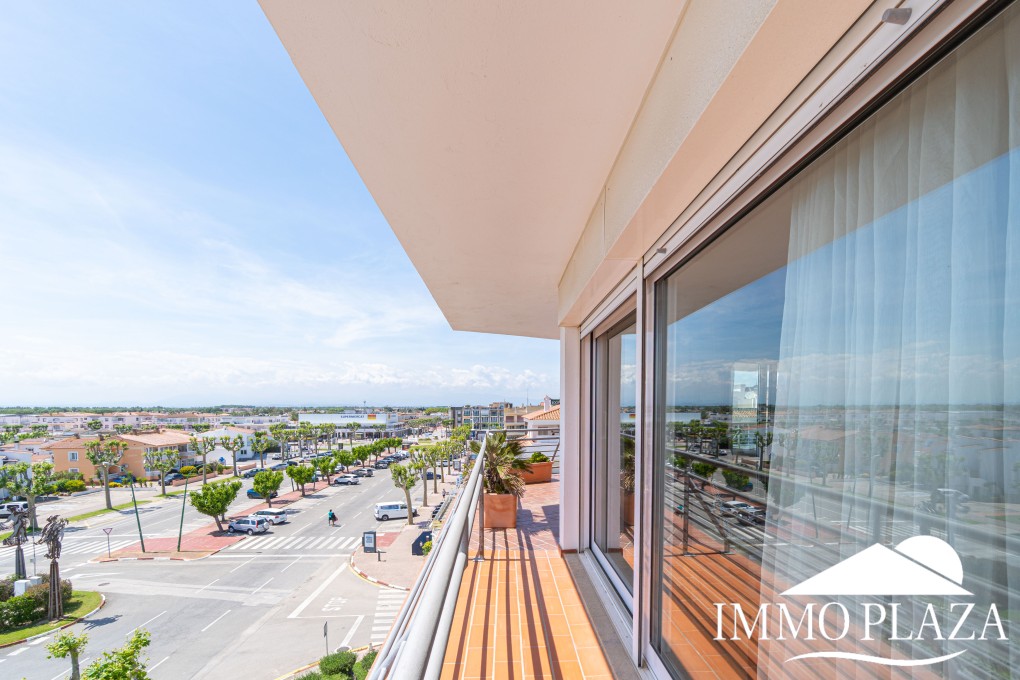 Sea view corner apartment (170m2) next to the beach, in the center of Empuriabrava. TOURIST LICENCE. 2 bedrooms, 60m2 terraces! – photo 33