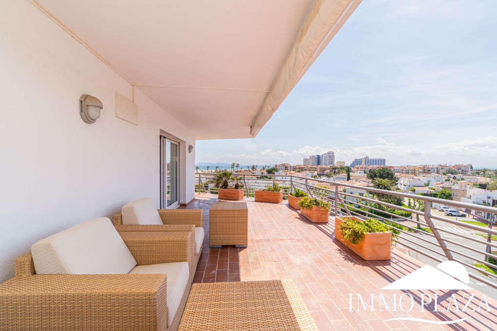 Sea view corner apartment (170m2) next to the beach, in the center of Empuriabrava. TOURIST LICENCE. 2 bedrooms, 60m2 terraces! – photo 3