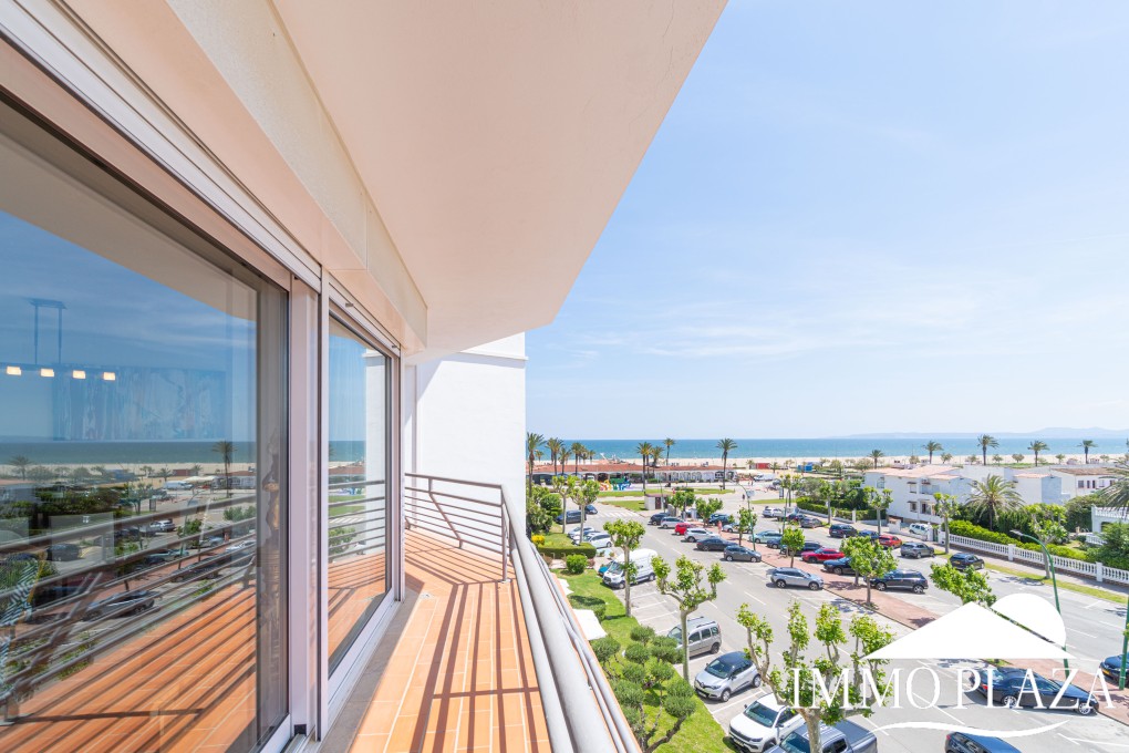Sea view corner apartment (170m2) next to the beach, in the center of Empuriabrava. TOURIST LICENCE. 2 bedrooms, 60m2 terraces! – photo 30