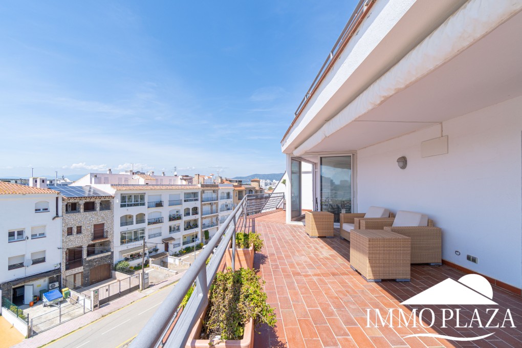 Sea view corner apartment (170m2) next to the beach, in the center of Empuriabrava. TOURIST LICENCE. 2 bedrooms, 60m2 terraces! – photo 36