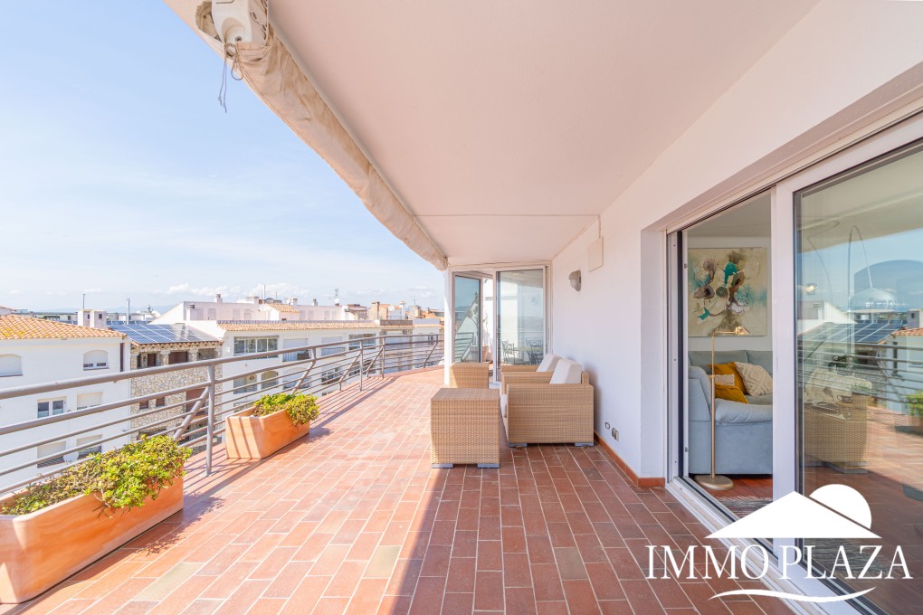 Sea view corner apartment (170m2) next to the beach, in the center of Empuriabrava. TOURIST LICENCE. 2 bedrooms, 60m2 terraces! – photo 16