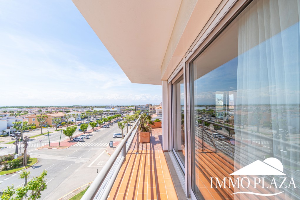 Sea view corner apartment (170m2) next to the beach, in the center of Empuriabrava. TOURIST LICENCE. 2 bedrooms, 60m2 terraces! – photo 49