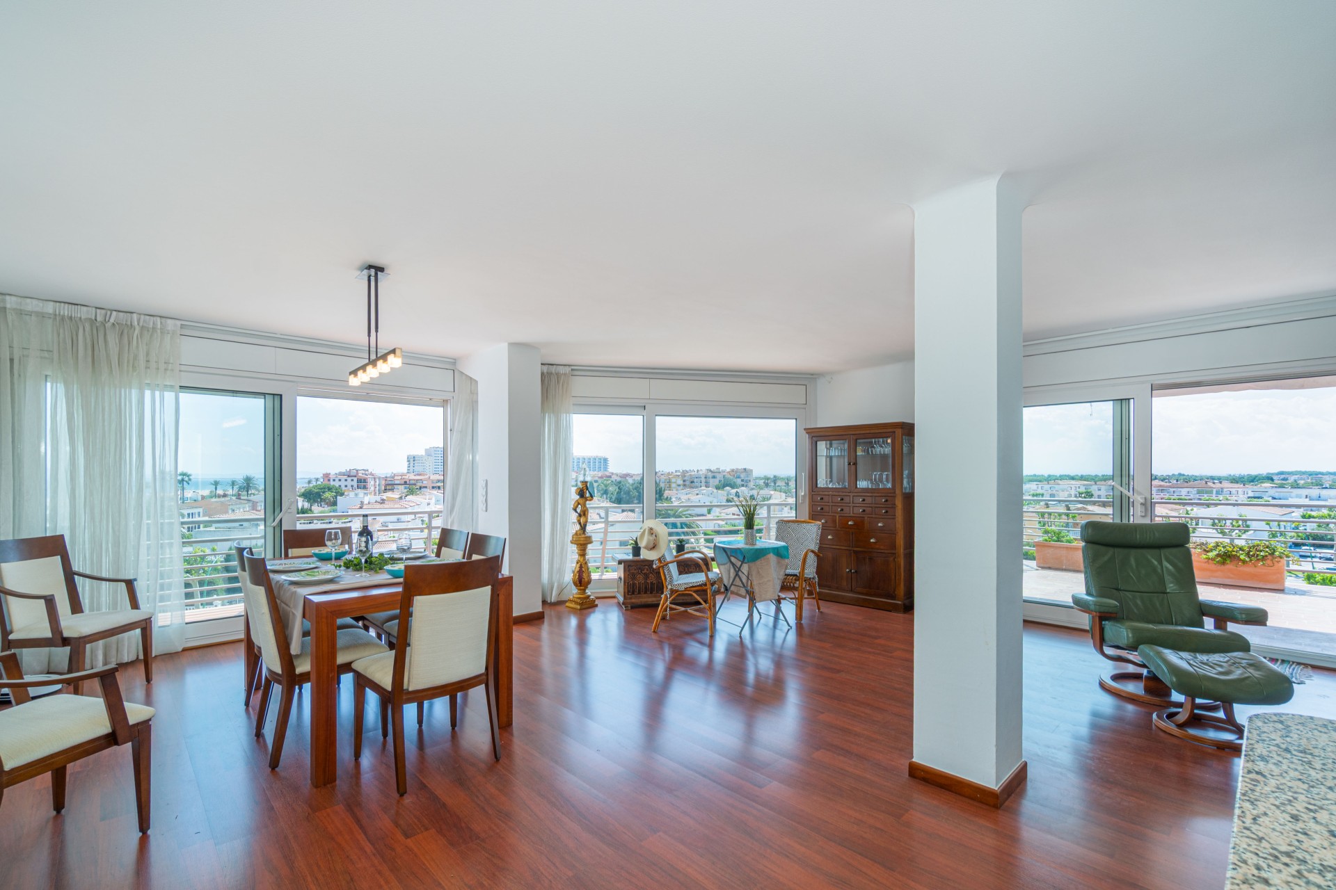 01062026161638_498 Sea view corner apartment (170m2) next to the beach, in the center of Empuriabrava. TOURIST LICENCE. 2 bedrooms, 60m2 terraces!