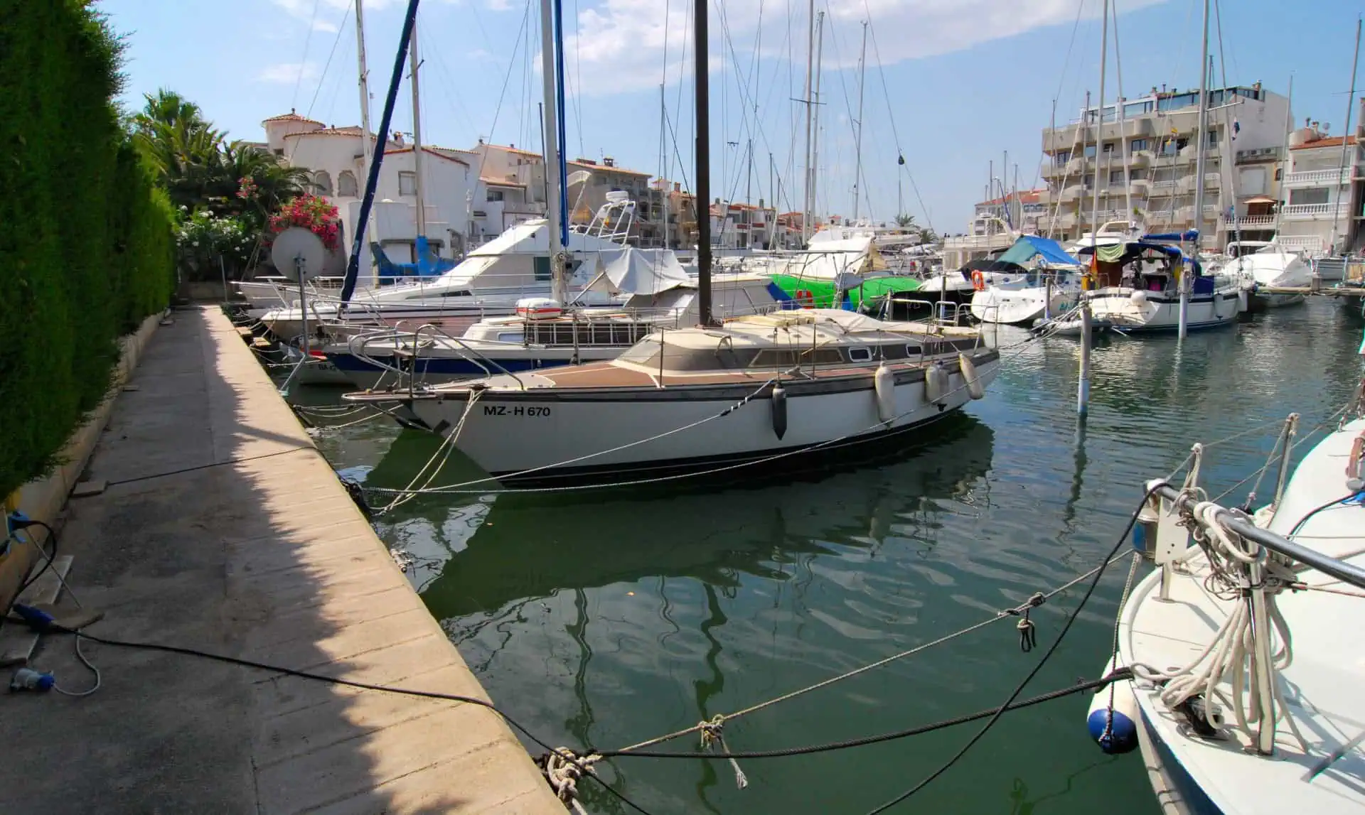 Mooring – berth 10,5 X 3,50M for sailboat or motorboat in Ampuriabrava – Costa Brava – Spain