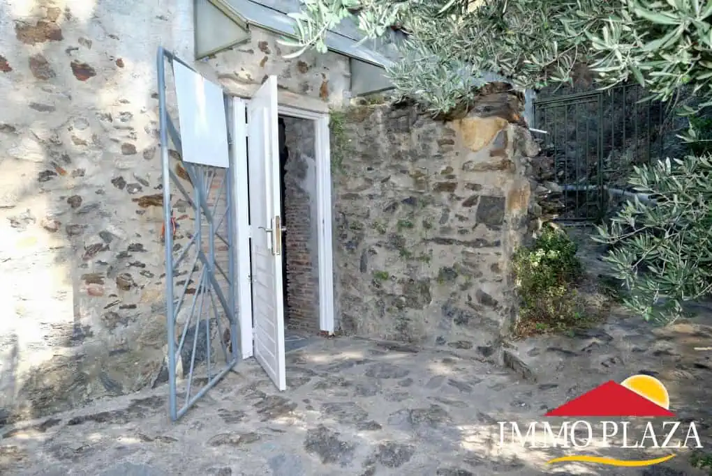 Country house with pool (project in progress) in « Els Villars » – Espolla – photo 8
