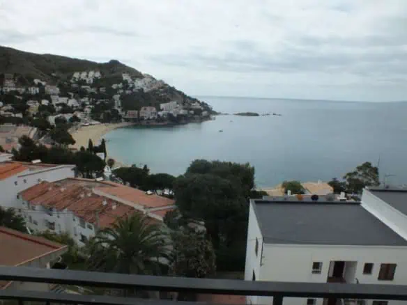 Beautiful apartment overlooking the sea with 2 bedrooms, 200m from the beach of Canyelles – Roses – Spain