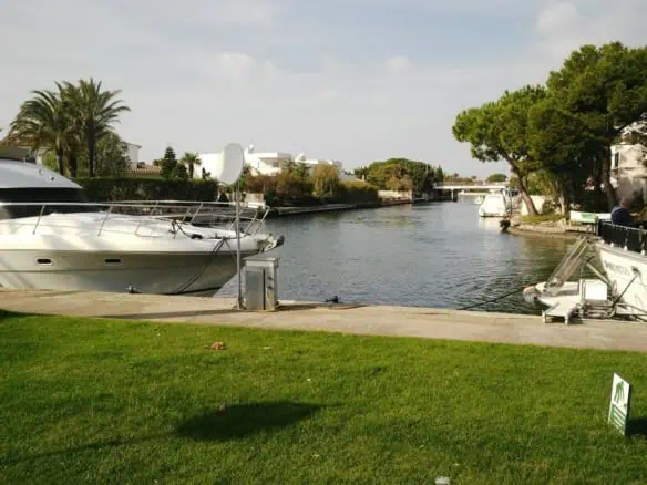 Beautiful holiday apartment near the beach and the center of Ampuriabrava – Costa Brava North