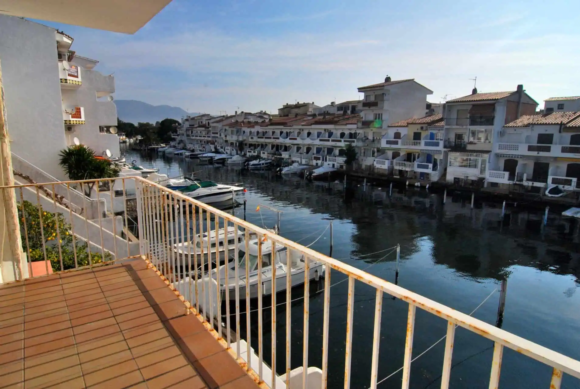 02042016113337_212 RESERVED: 2 Bedrooms apartment with views on the canal, 10 min. walk from the beach of Empuriabrava – Costa Brava
