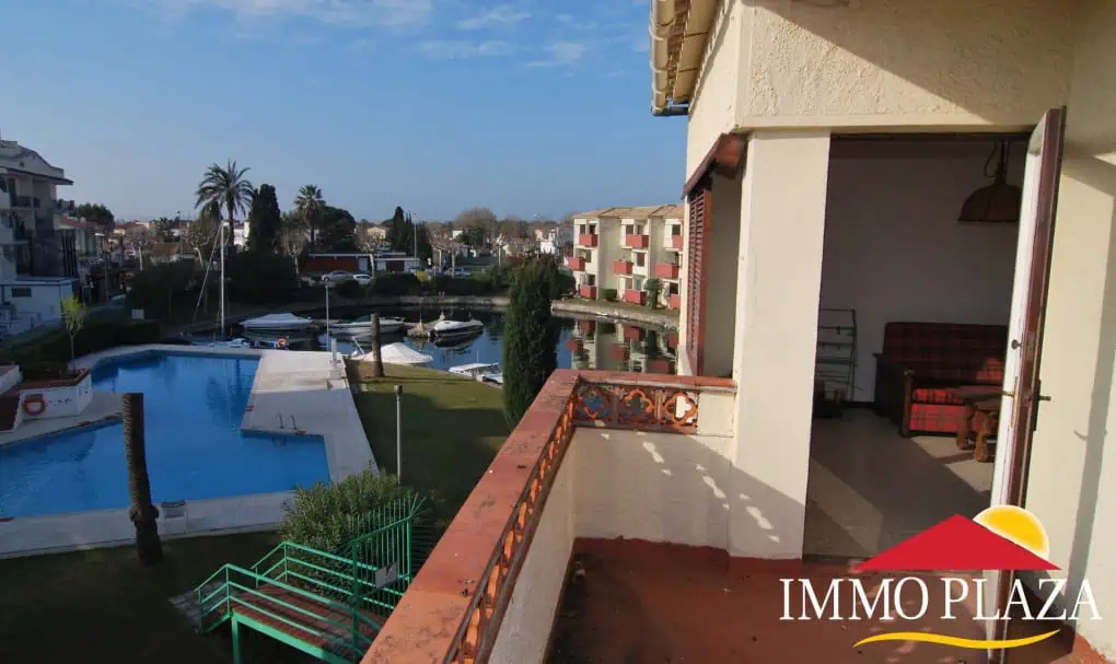 Reserved: 3 bedroom apartment with views on the canal (to renovate),parking, communal pool and mooring – Empuriabrava – Costa Brava – photo 6