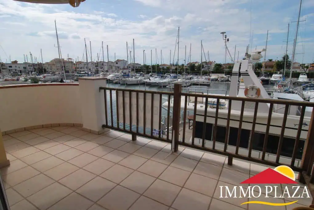 Bright and modern corner apartment with sailboat berth and private garage at the Port Grec – Empuriabrava – photo 4
