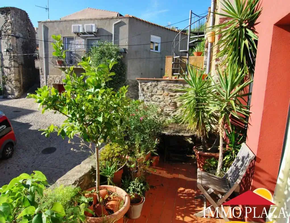 Typical rustic townhouse with guest house B&B in a medieval village at Alt Emporda – photo 4