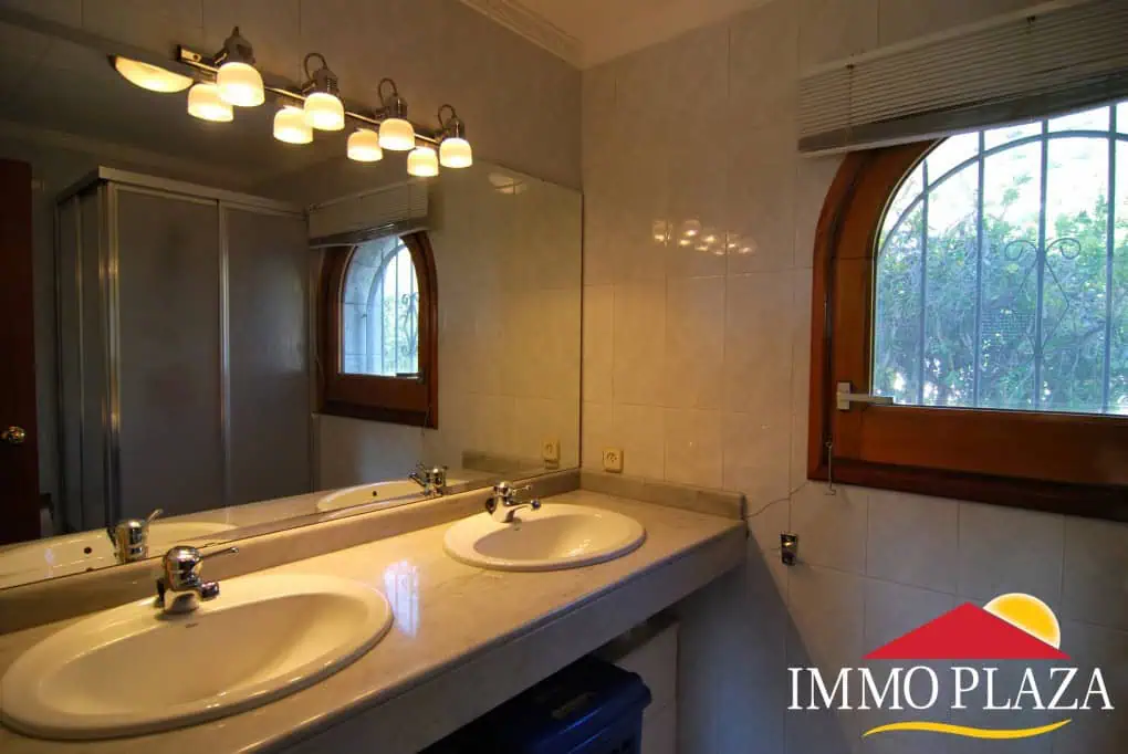 NICE VILLA 7 BEDROOMS, POOL, TENNIS, DOUBLE GARAGE, PLOT 2000M2 – PAU – COSTA BRAVA! – photo 31