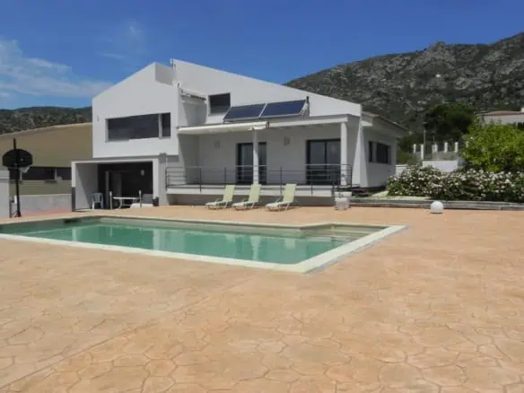 Detached Villa with 4 bedrooms, swimming pool, in a privileged area of Palau Saverdera – Costa Brava