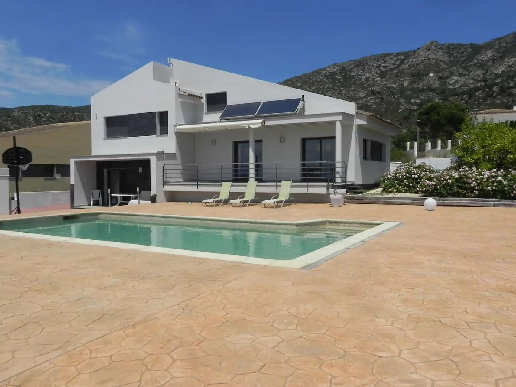 Detached Villa with 4 bedrooms, swimming pool, in a privileged area of Palau Saverdera – Costa Brava