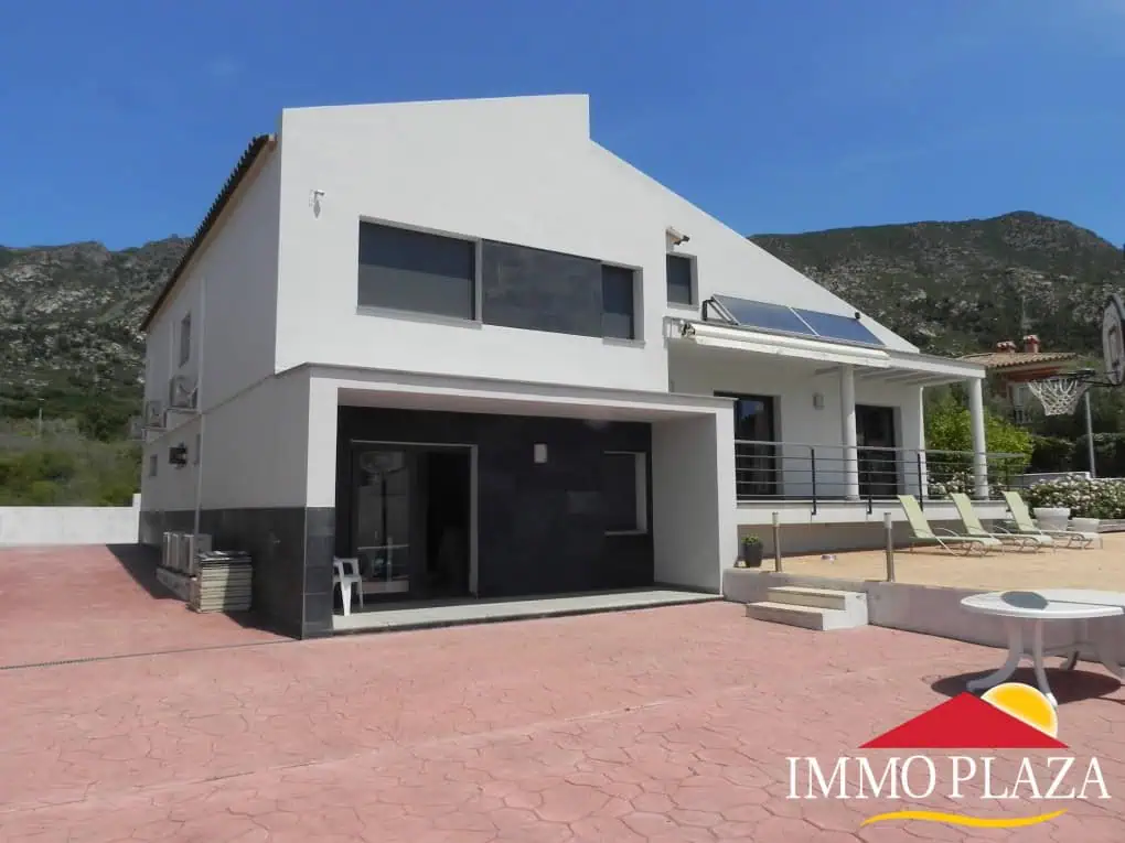 Detached Villa with 4 bedrooms, swimming pool, in a privileged area of Palau Saverdera – Costa Brava – photo 4