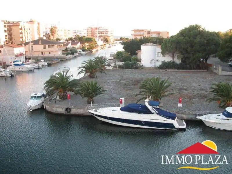 Nice apartment with 2 bedrooms, overlooking the canal and the sea, 5 mins from the beach – Roses – Costa Brava – photo 4