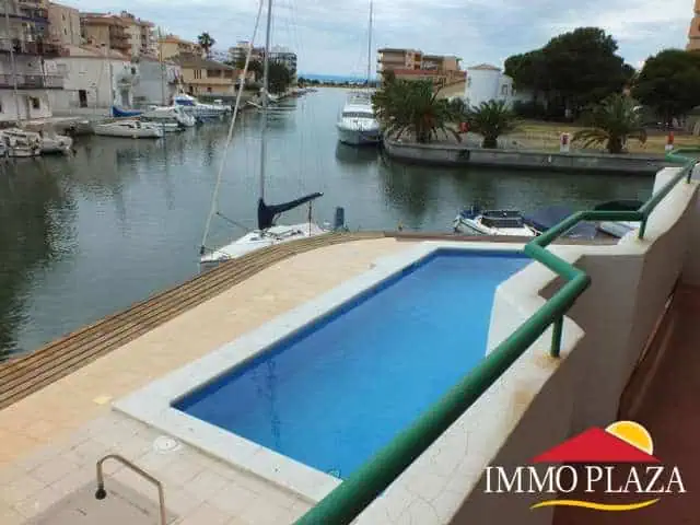 Nice apartment with 2 bedrooms, overlooking the canal and the sea, 5 mins from the beach – Roses – Costa Brava – photo 5