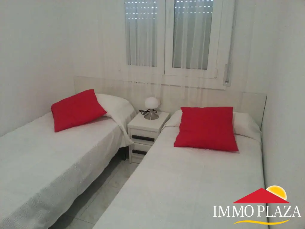 Nice apartment with 2 bedrooms, overlooking the canal and the sea, 5 mins from the beach – Roses – Costa Brava – photo 3