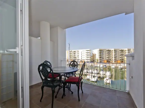 Modern apartment with canal views, community pool and private parking – Bay of Roses – Catalonia
