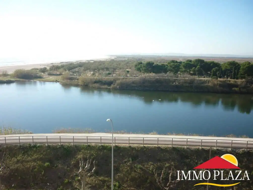 Apartment in first sea line with a large terrace of 16m2 with sea views – Empuriabrava – Costa Brava – photo 4