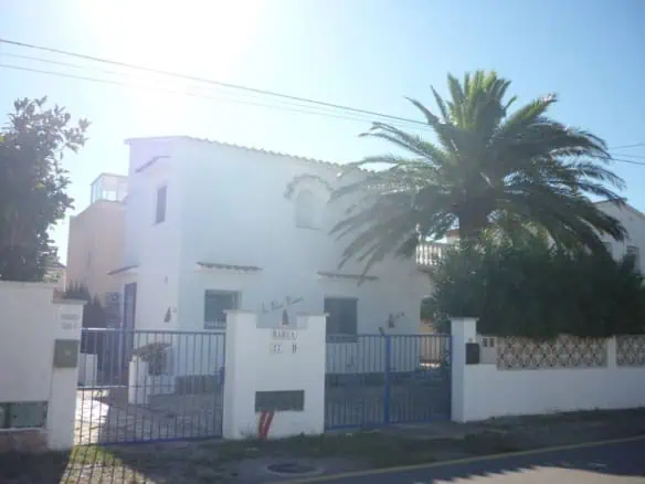 Beautiful house with 4 bedrooms in 2nd line of sea, poss. build a pool – Empuriabrava – Costa Brava
