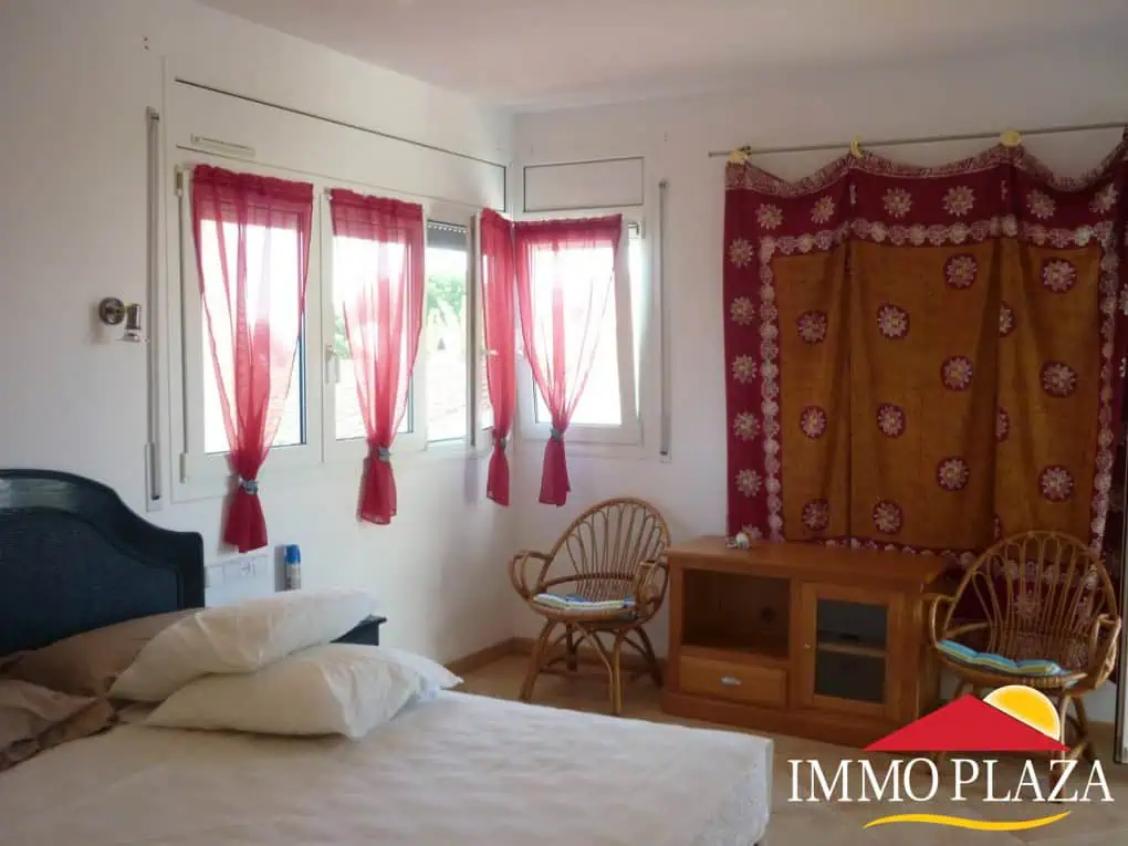 Beautiful house with 4 bedrooms in 2nd line of sea, poss. build a pool – Empuriabrava – Costa Brava – photo 4