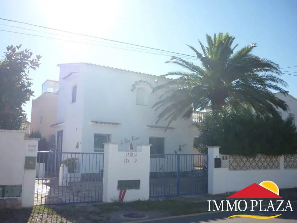 Beautiful house with 4 bedrooms in 2nd line of sea, poss. build a pool – Empuriabrava – Costa Brava – photo 6