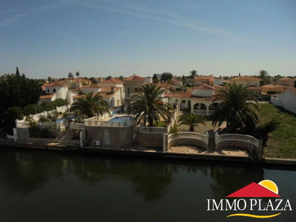 Beautiful apartment overlooking the canal with community pool – Empuriabrava – Costa Brava North – photo 3