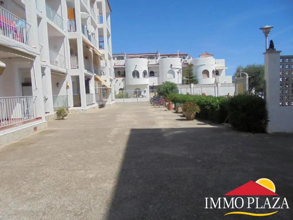 Beautiful apartment overlooking the canal with community pool – Empuriabrava – Costa Brava North – photo 5