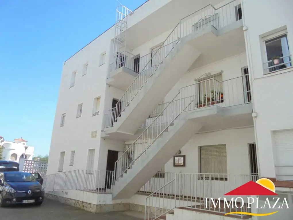 Beautiful apartment overlooking the canal with community pool – Empuriabrava – Costa Brava North – photo 6