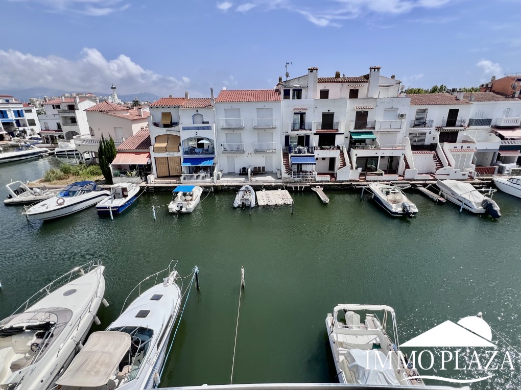 Canal view apartment, 3 bedrooms, 2 bathrooms, underground parking and private mooring, close to the beach and city center! – photo 9