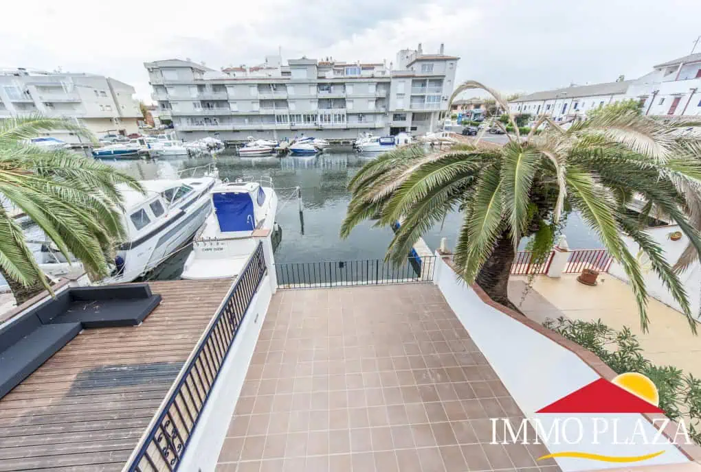 Fisherman house surrounded by the canals, 12x4m mooring and large storage – Empuriabrava – Spain – photo 3
